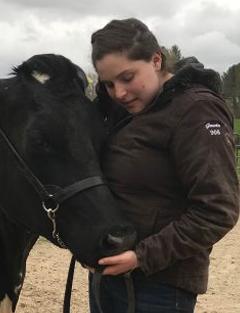 Picture of Lindsey Beahm with a cow