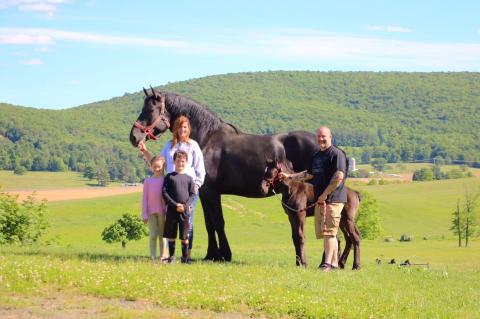The Renaud family with their horse, Ruby.